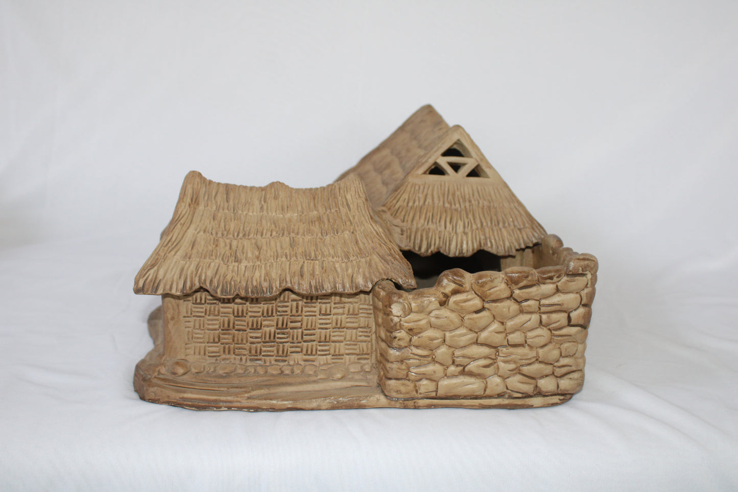Handcrafted Ceramic Bonsai Village Landscape Pot – Mini Rustic House Scene Planter (Premium Display Piece)
