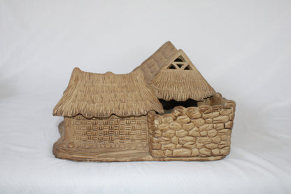 Handcrafted Ceramic Bonsai Village Landscape Pot – Mini Rustic House Scene Planter (Premium Display Piece)